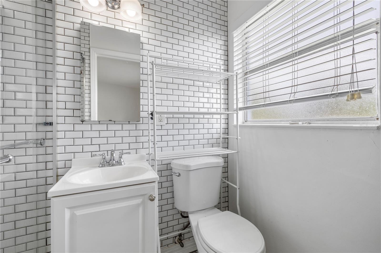 2125 W HIAWATHA ST — photo 28