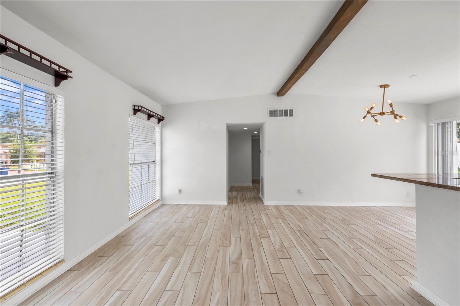 2125 W HIAWATHA ST — photo 3
