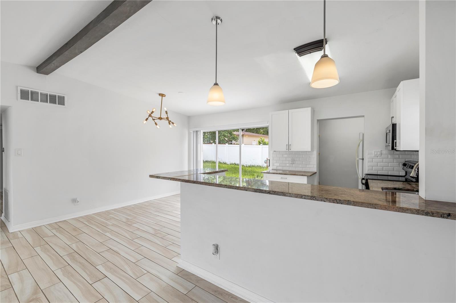 2125 W HIAWATHA ST — photo 5