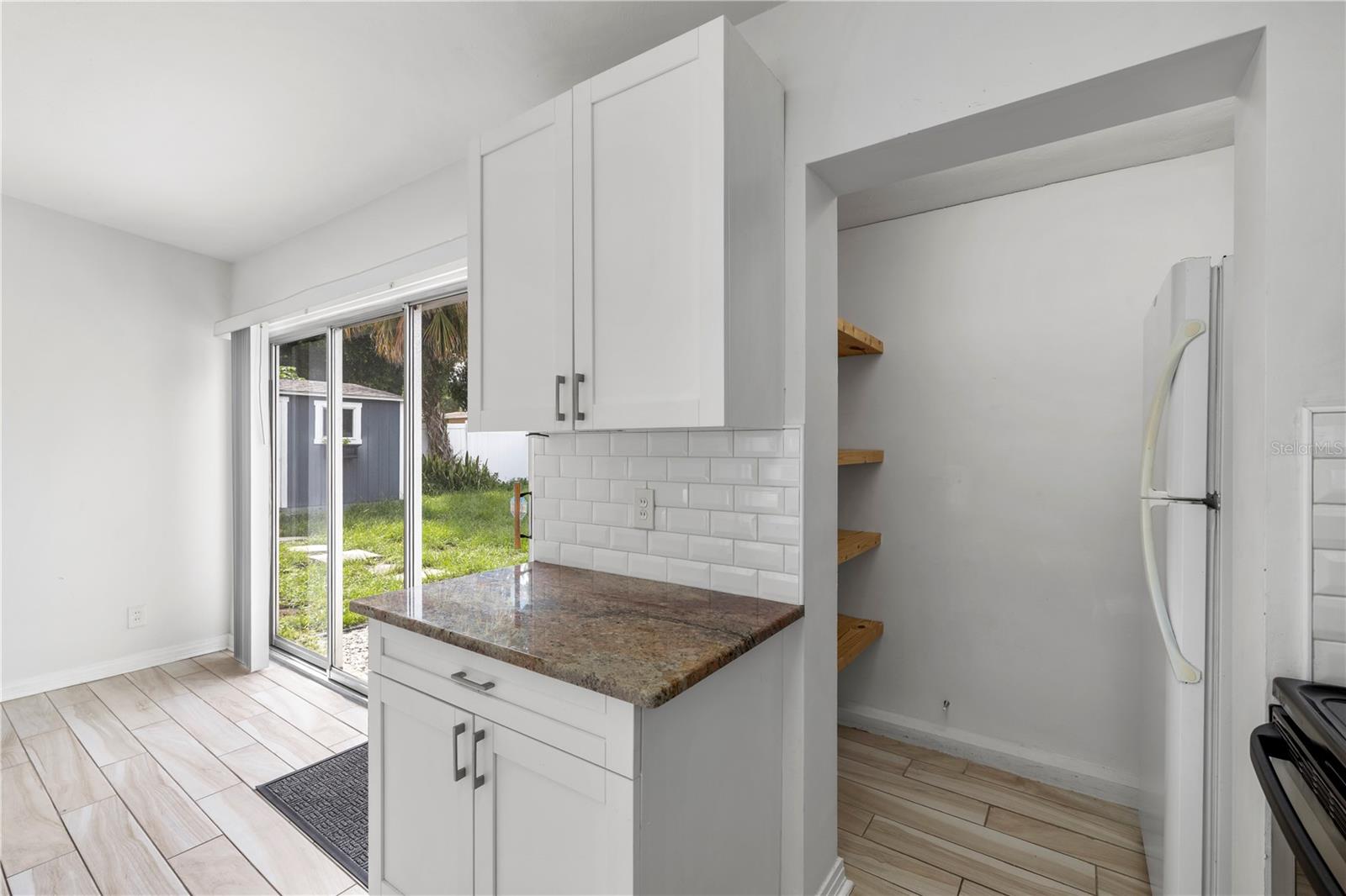 2125 W HIAWATHA ST — photo 14
