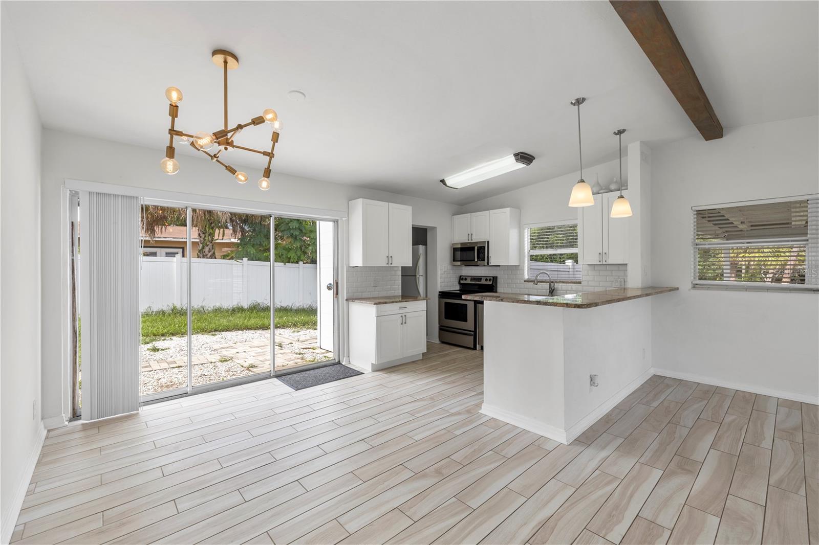 2125 W HIAWATHA ST — photo 8