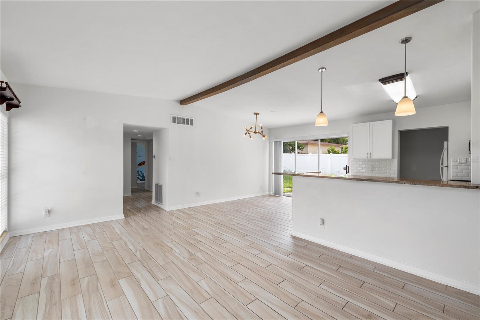 2125 W HIAWATHA ST — photo 4