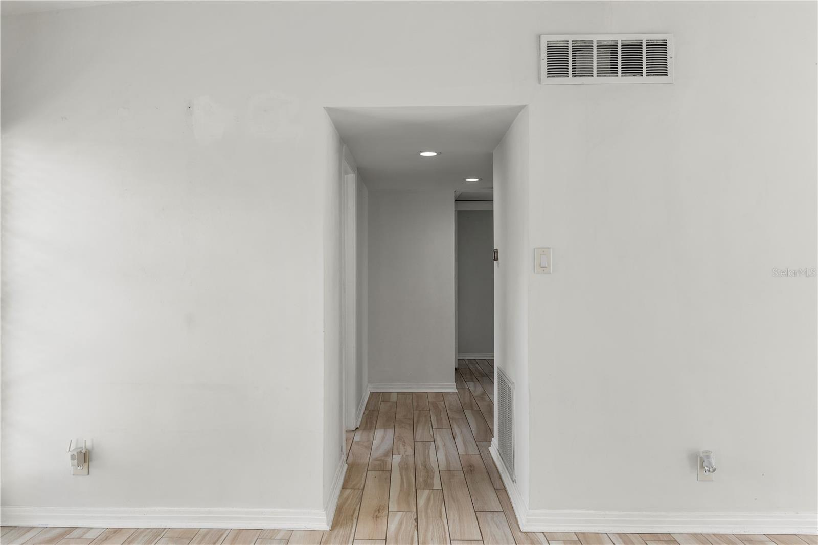 2125 W HIAWATHA ST — photo 16
