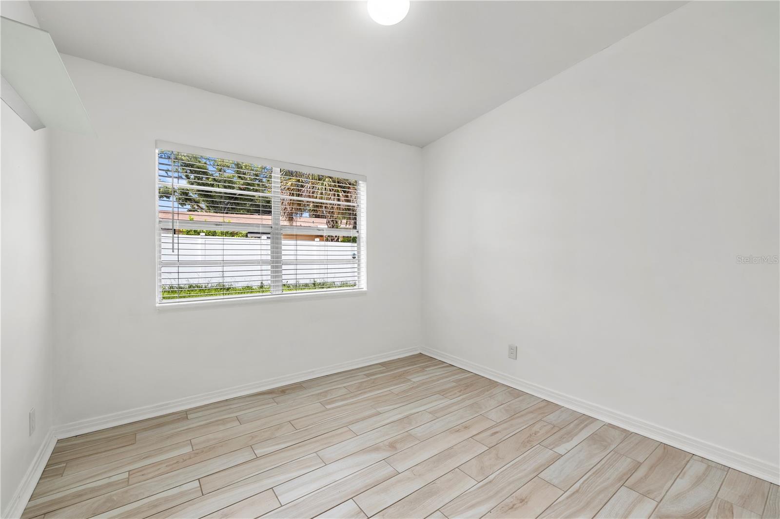 2125 W HIAWATHA ST — photo 20