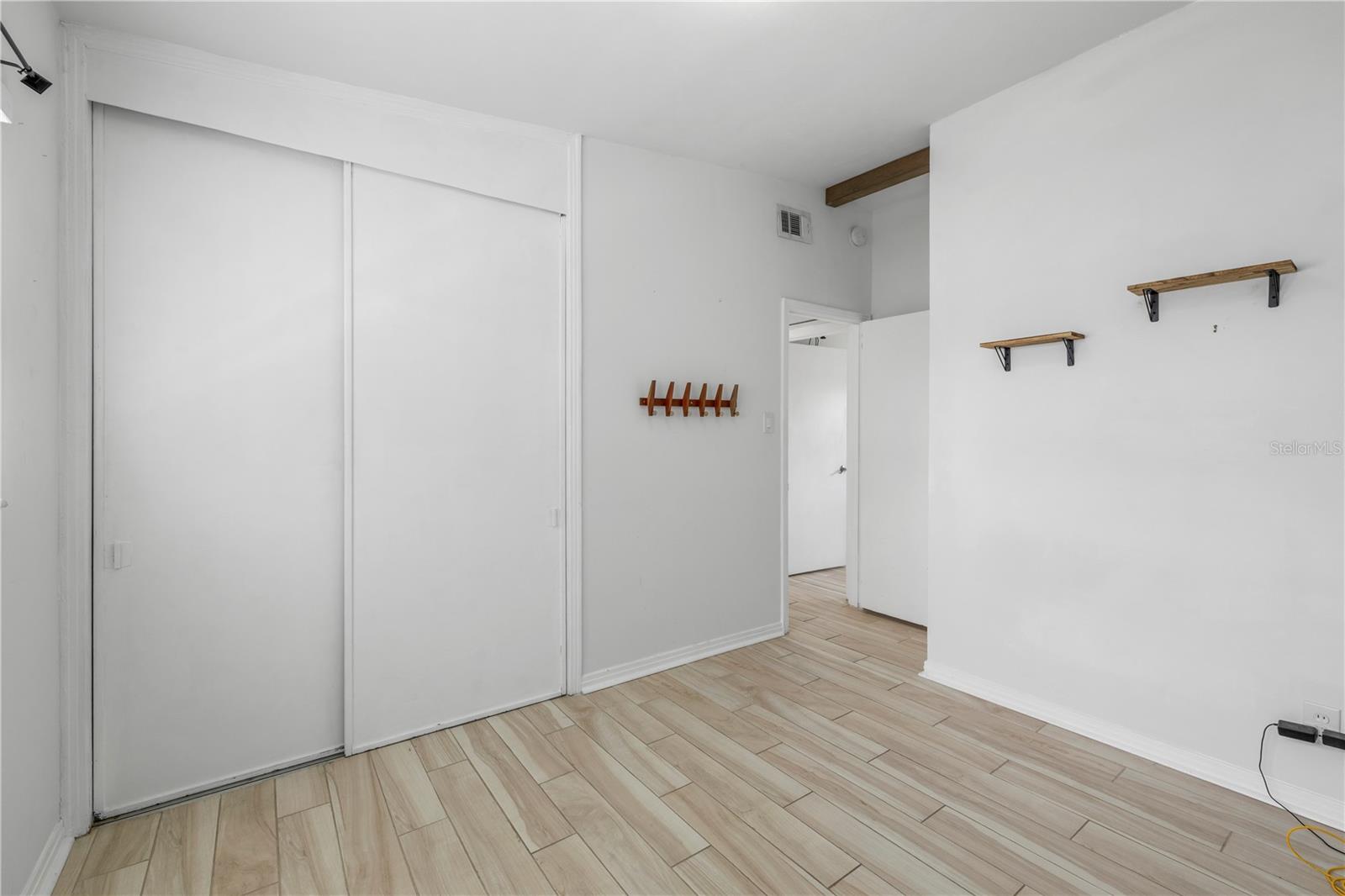 2125 W HIAWATHA ST — photo 24