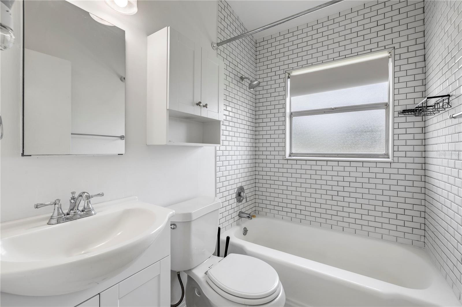 2125 W HIAWATHA ST — photo 19