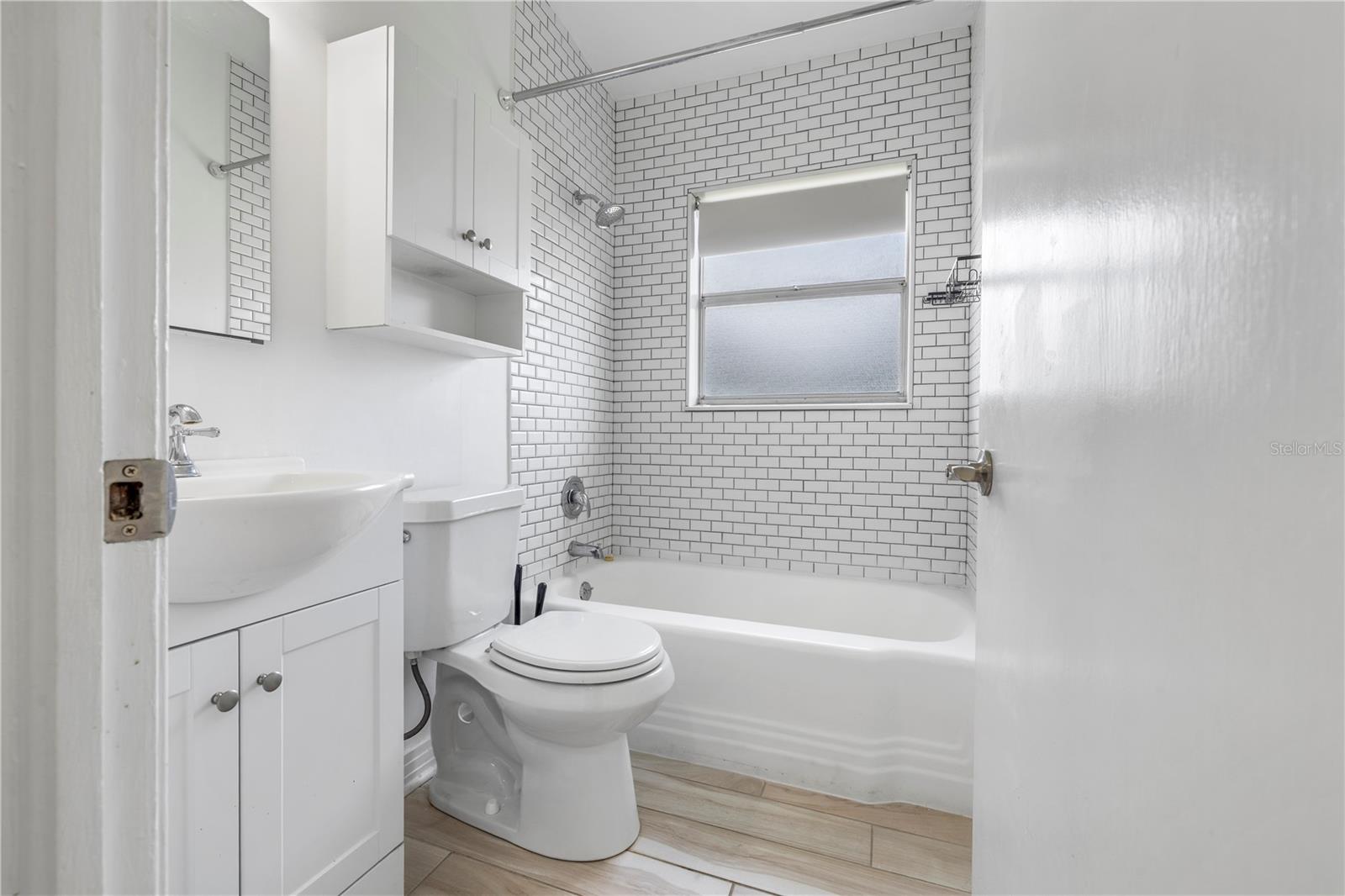 2125 W HIAWATHA ST — photo 18