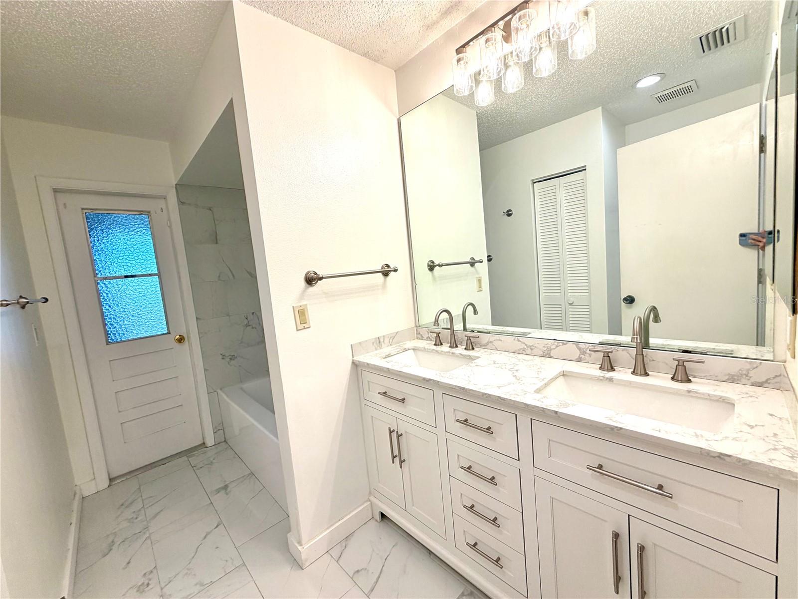 4892 GREENCROFT RD — photo 28