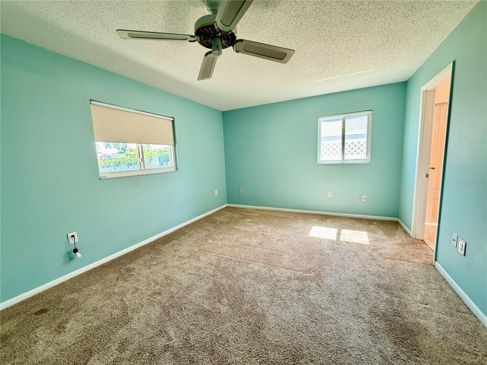 4892 GREENCROFT RD — photo 19