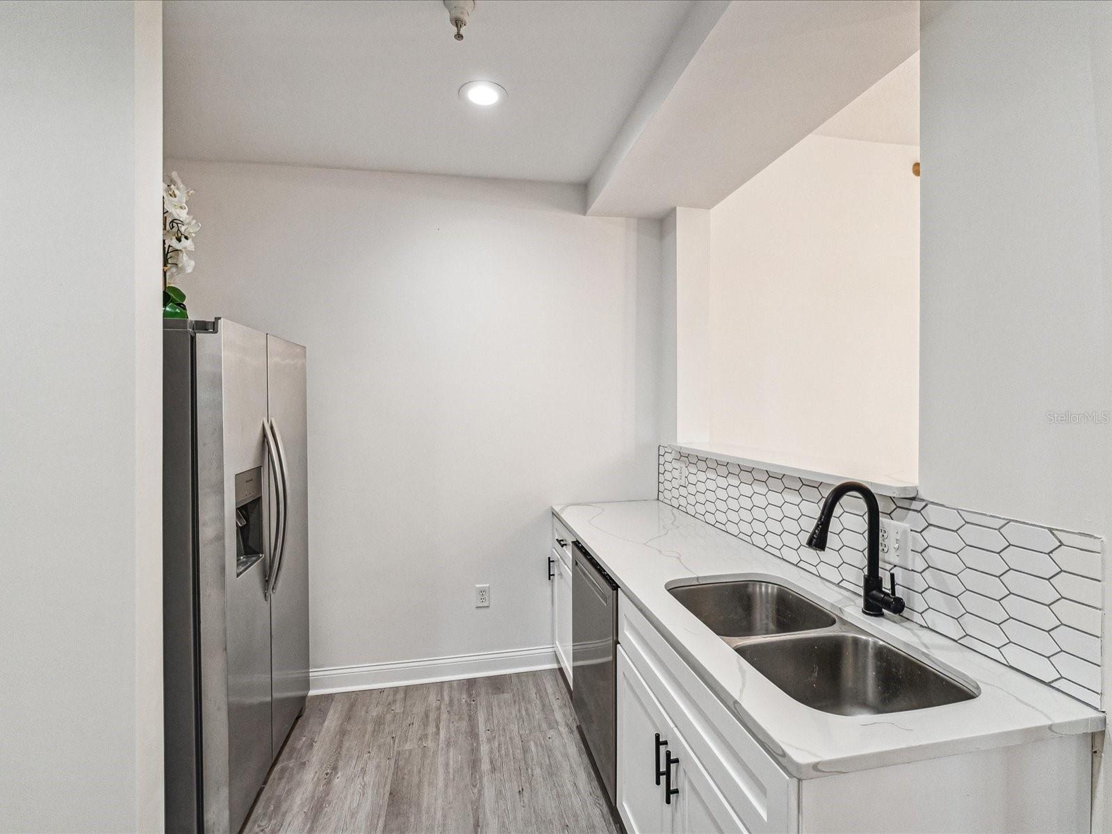215 CENTRAL AVE #3F — photo 10
