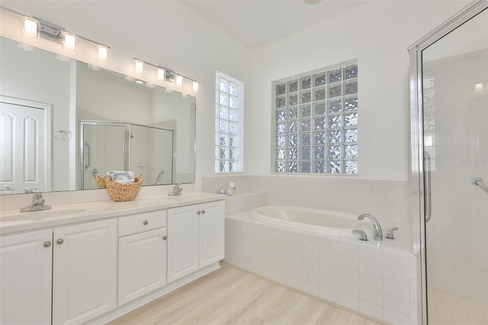 448 NOBLE FAIRE DR — photo 17