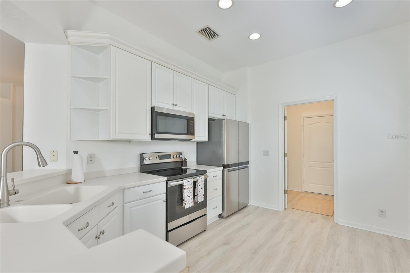 448 NOBLE FAIRE DR — photo 9