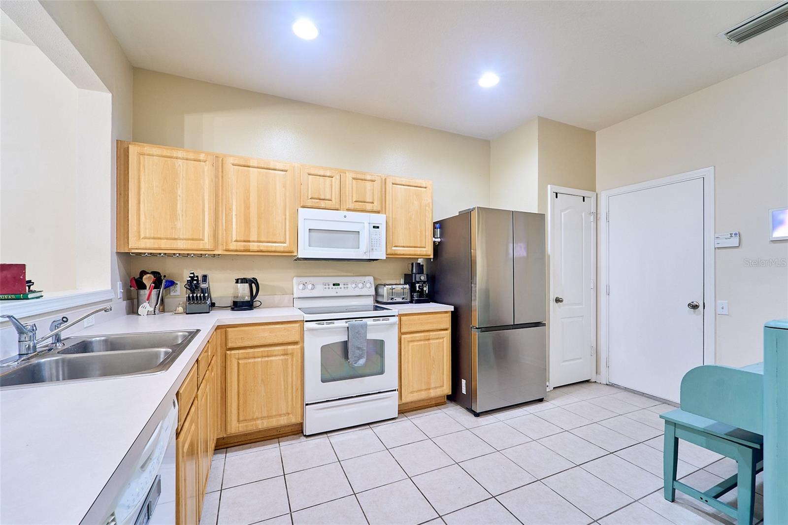 5014 POND RIDGE RD — photo 2