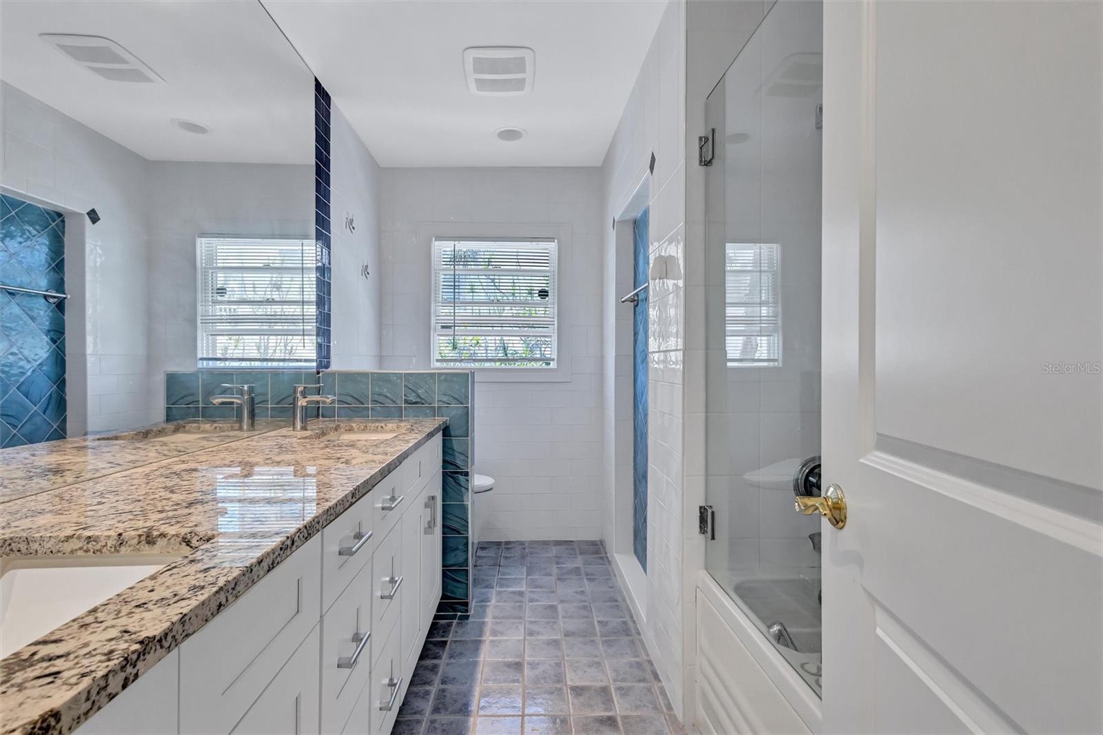 617 ROUNTREE DR — photo 24