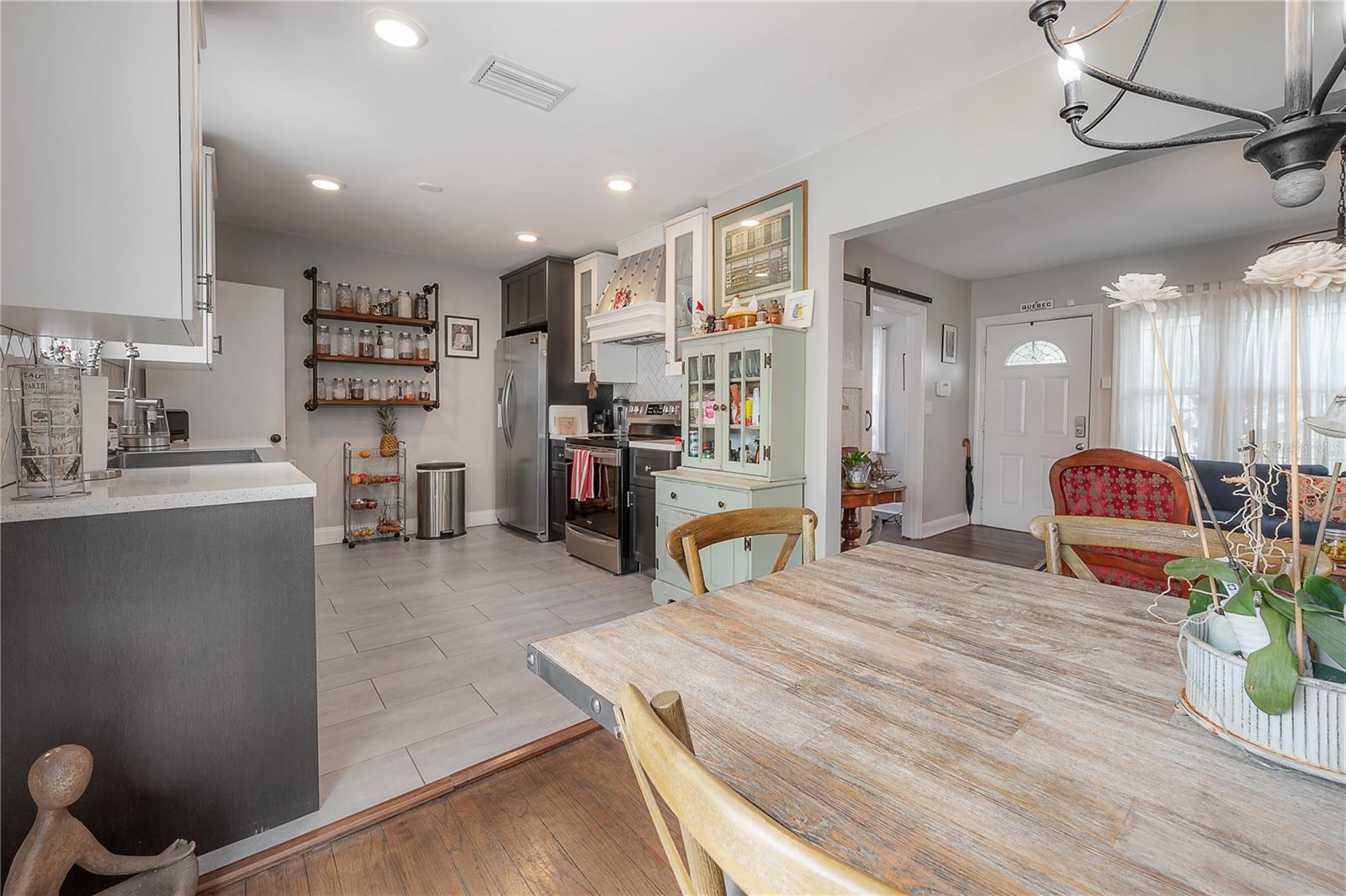 912 CORNELIUS AVE — photo 17