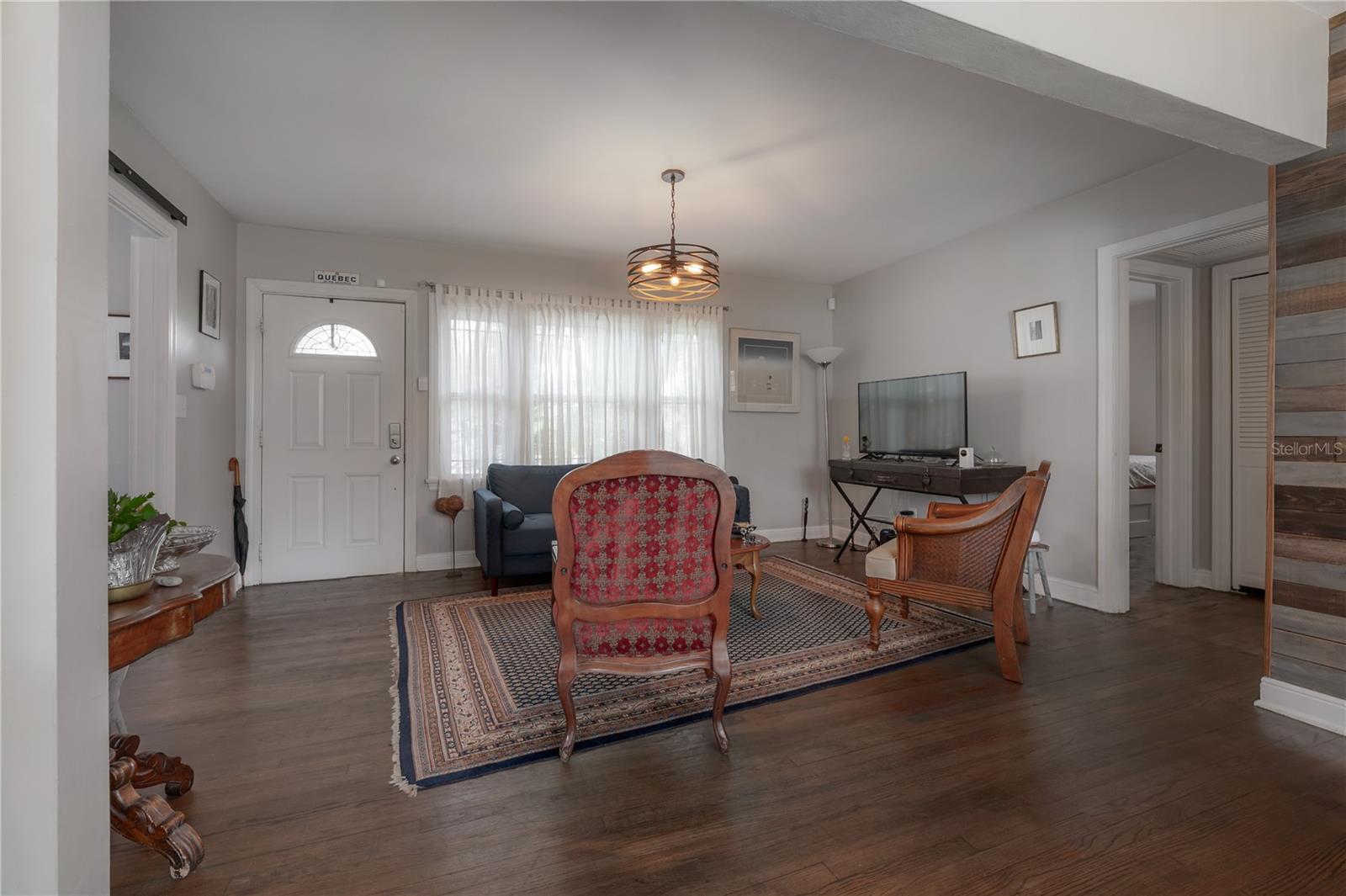 912 CORNELIUS AVE — photo 11
