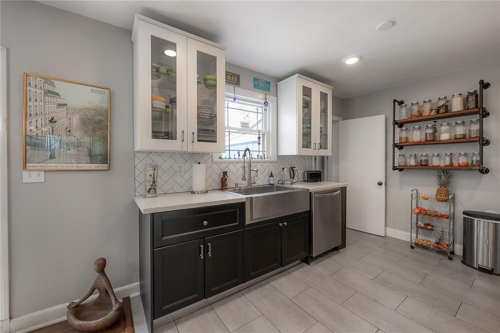 912 CORNELIUS AVE — photo 16