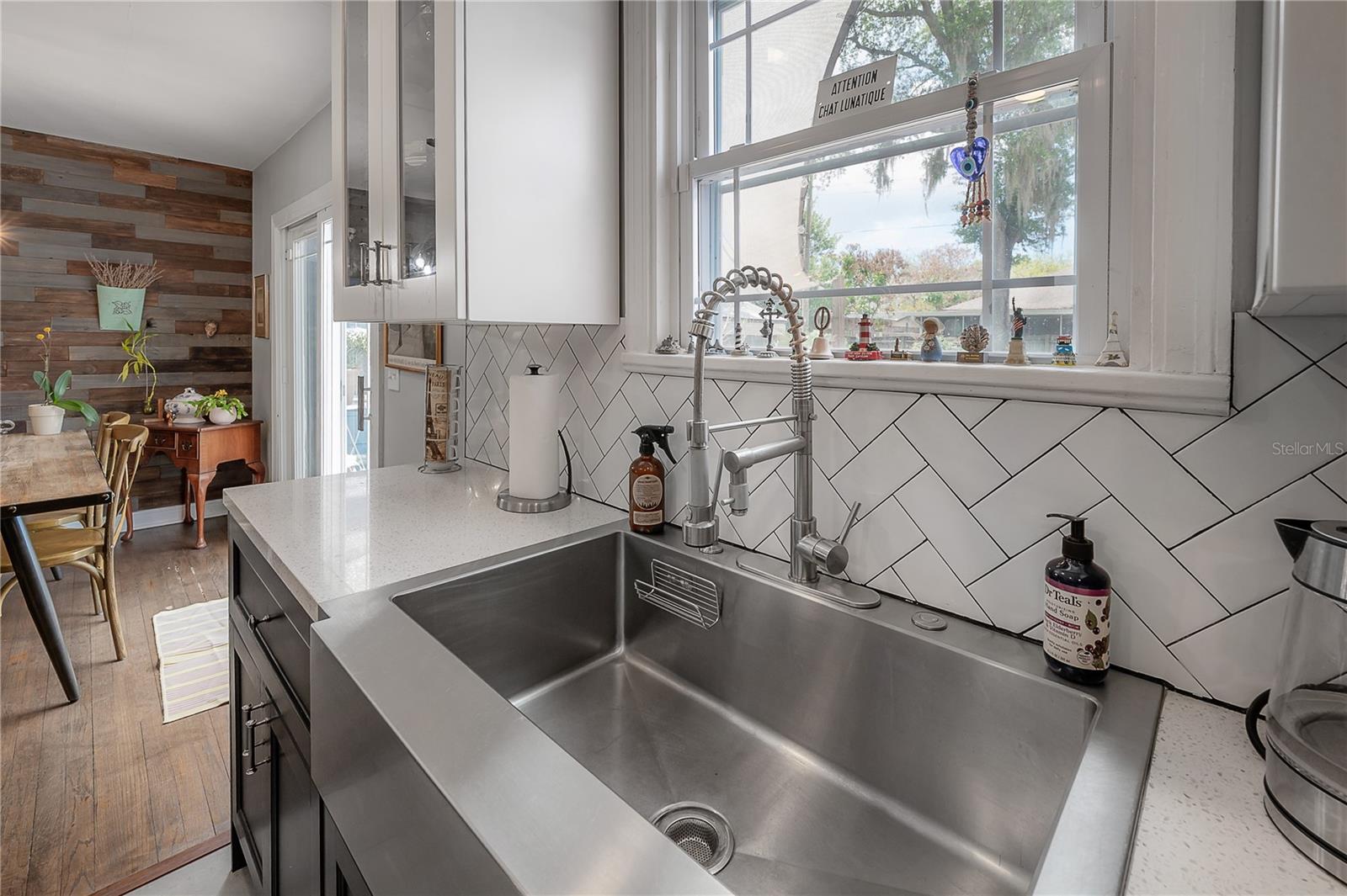 912 CORNELIUS AVE — photo 19
