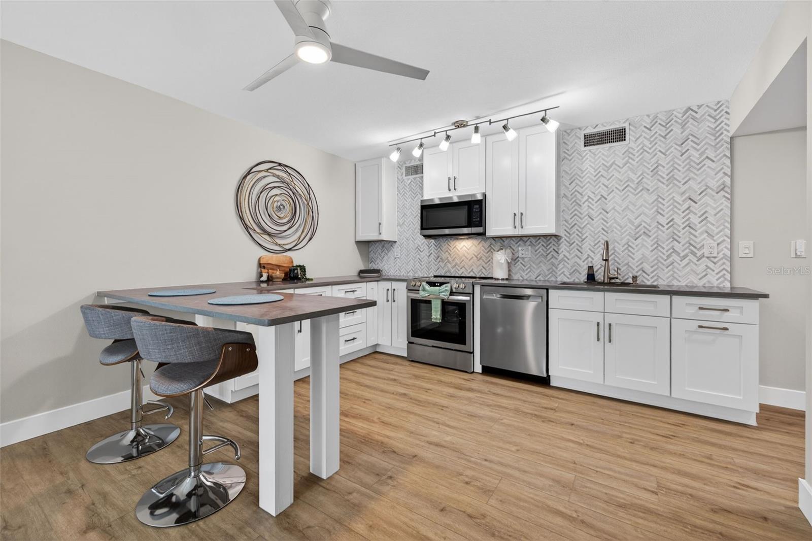 100 OAKMONT LN #107 & 108 — photo 17