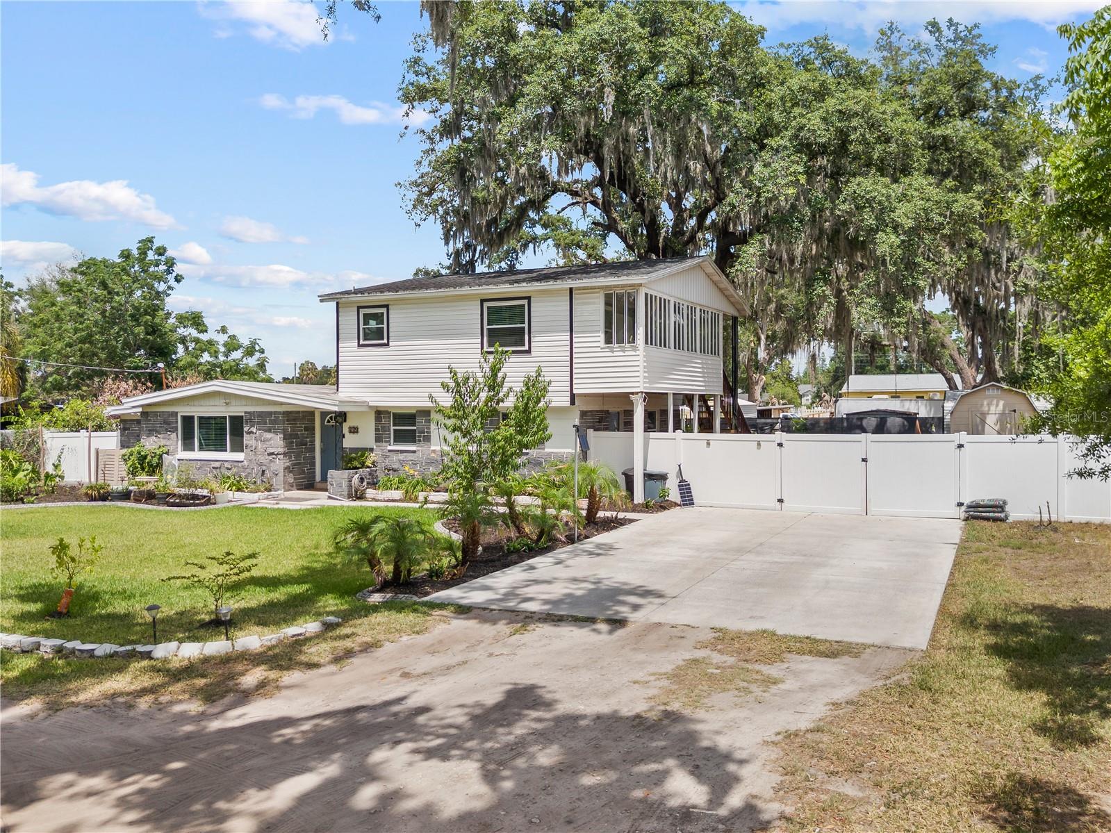 115 TEN OAK PL — photo 3