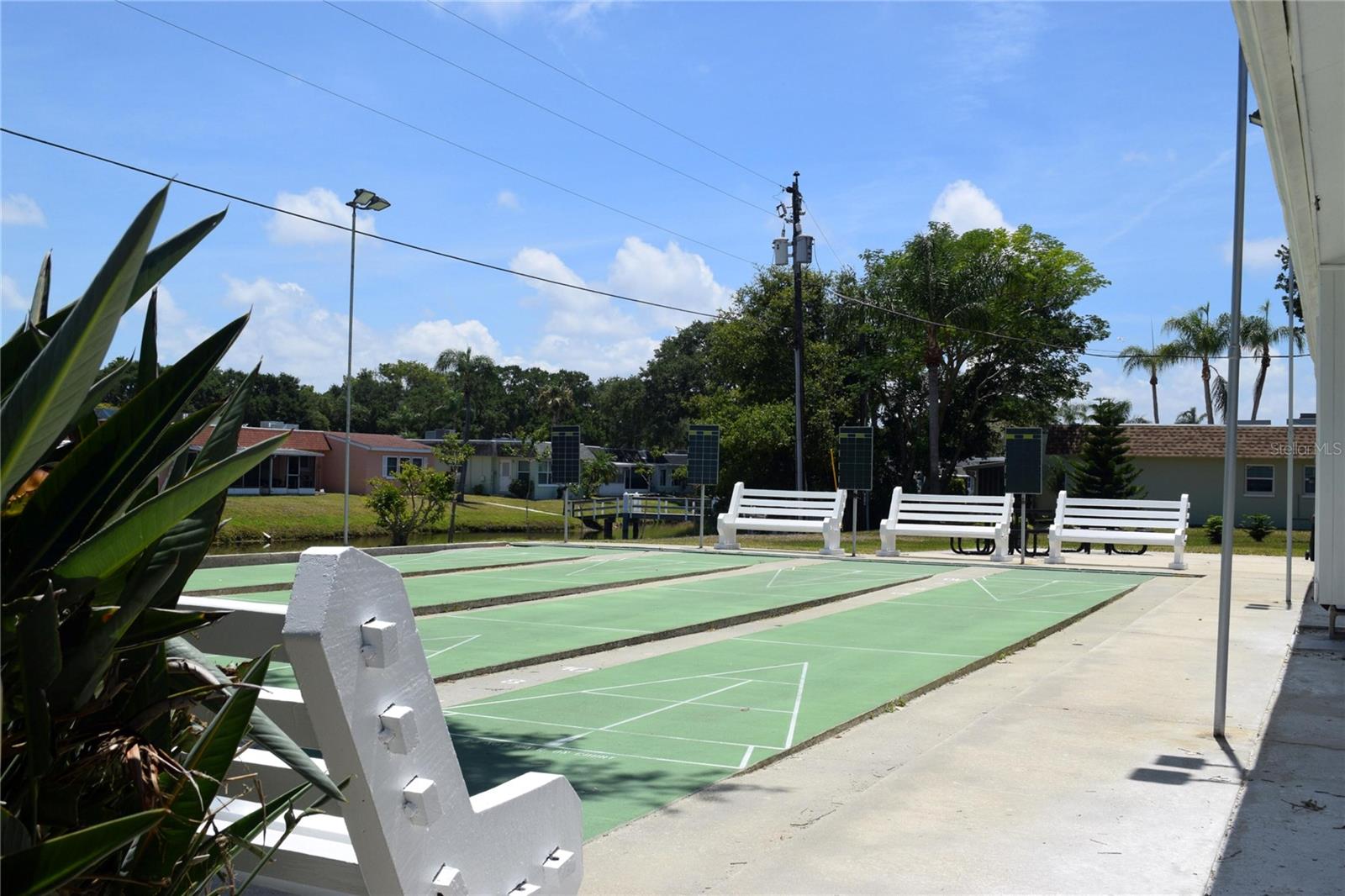 331 SKY LOCH DR W — photo 37