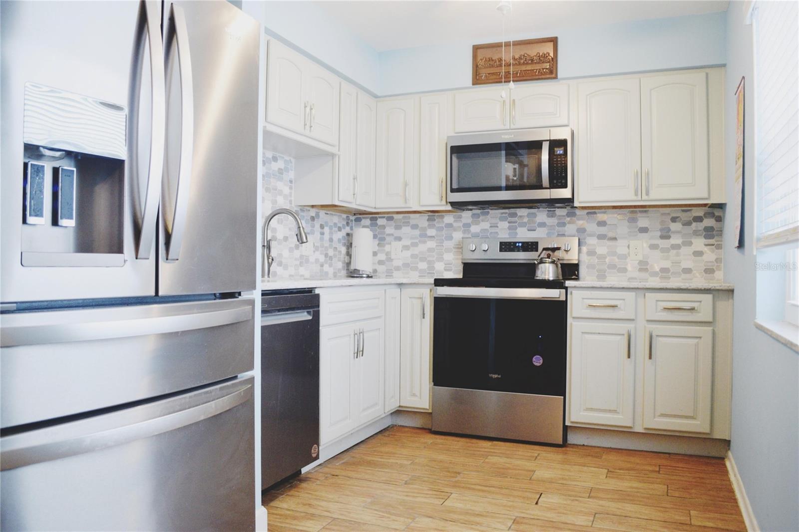 331 SKY LOCH DR W — photo 4
