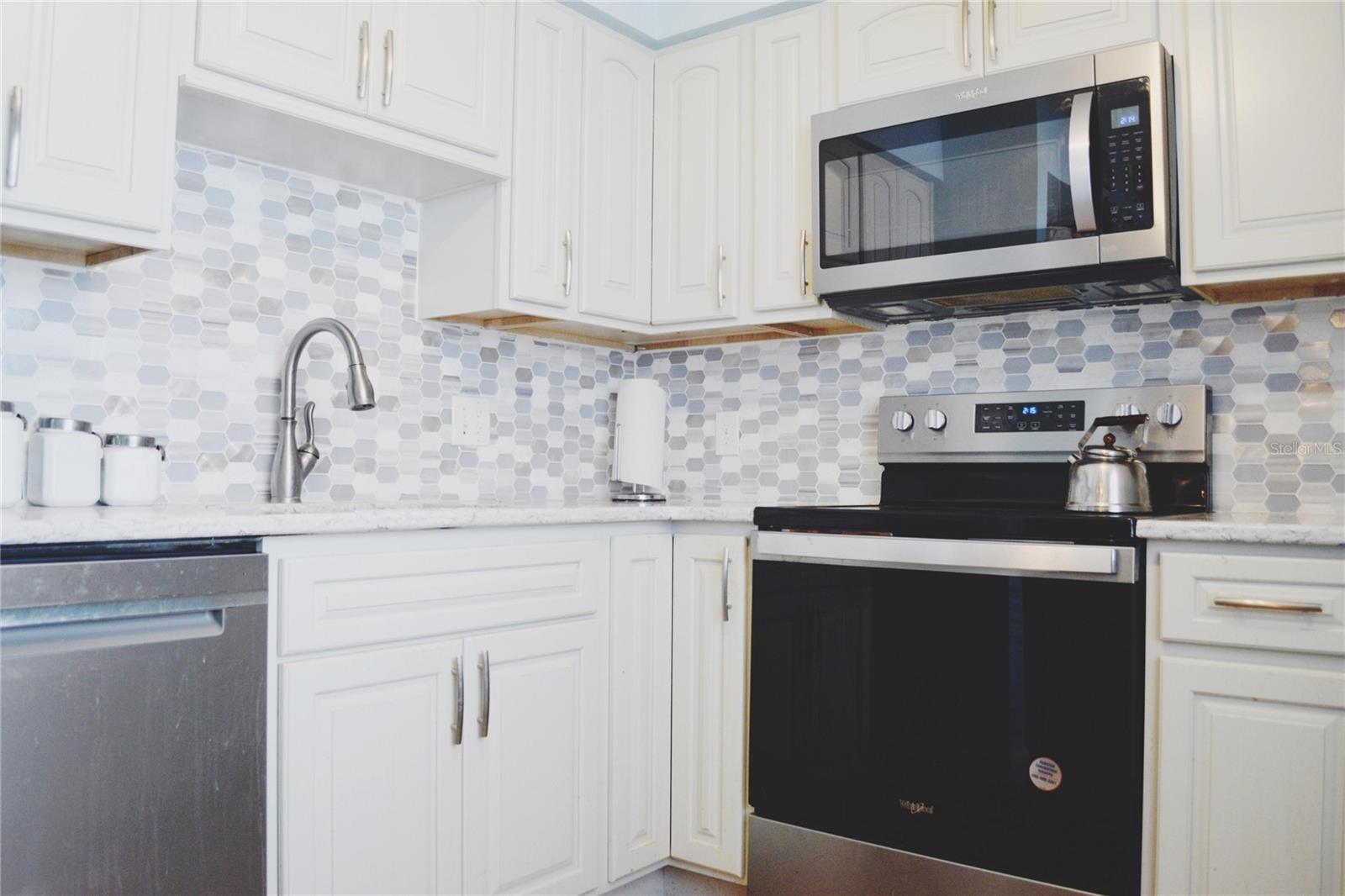 331 SKY LOCH DR W — photo 7