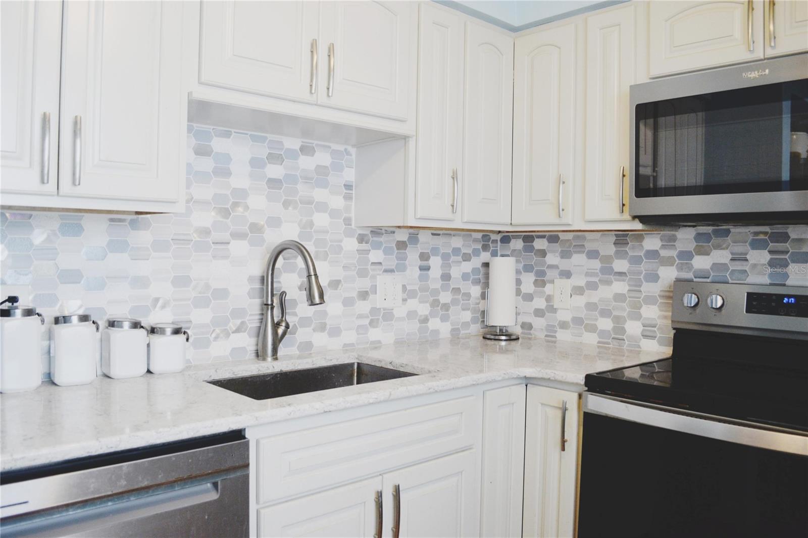 331 SKY LOCH DR W — photo 6
