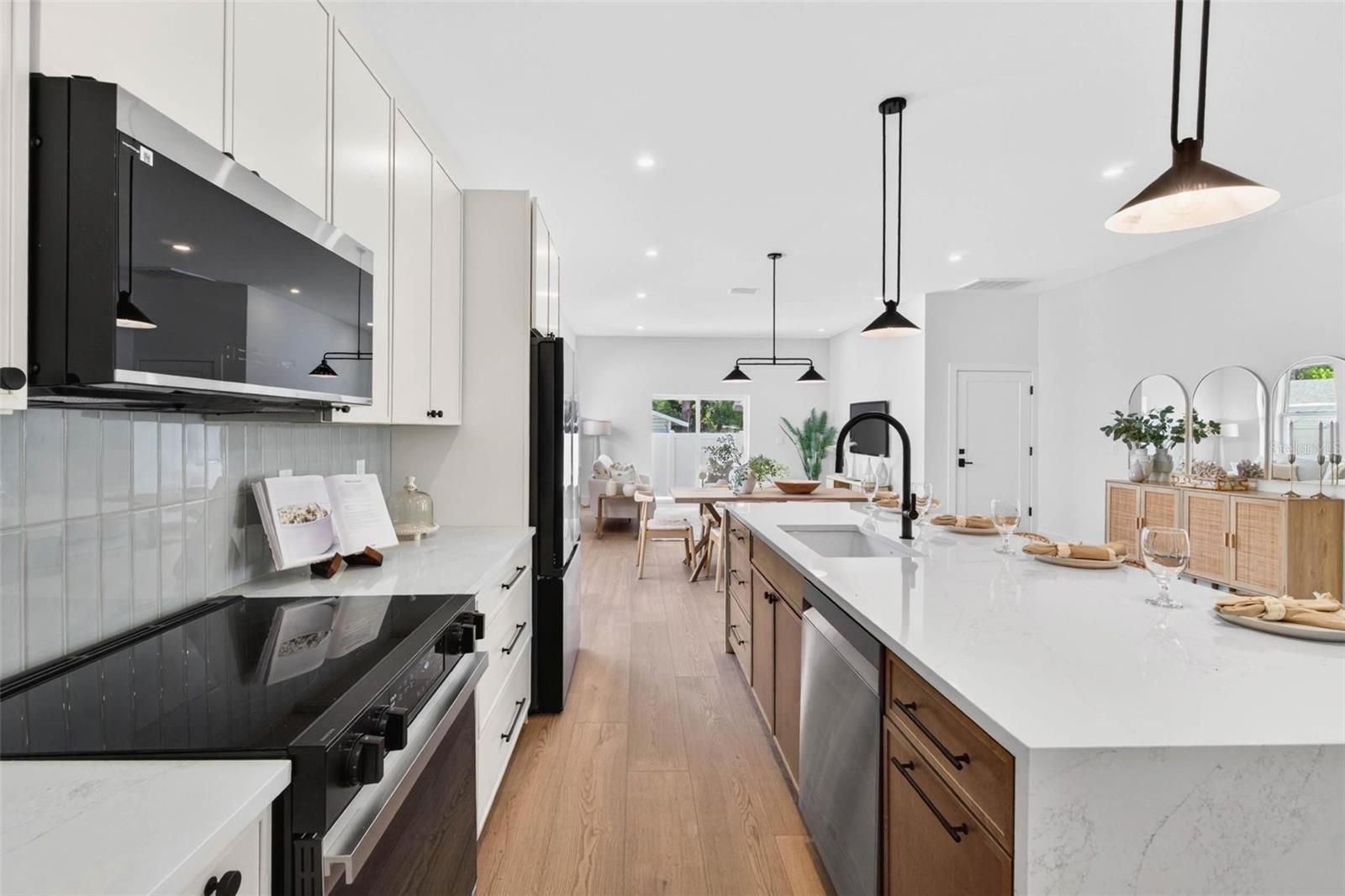 4365 IRIS ST N — photo 10