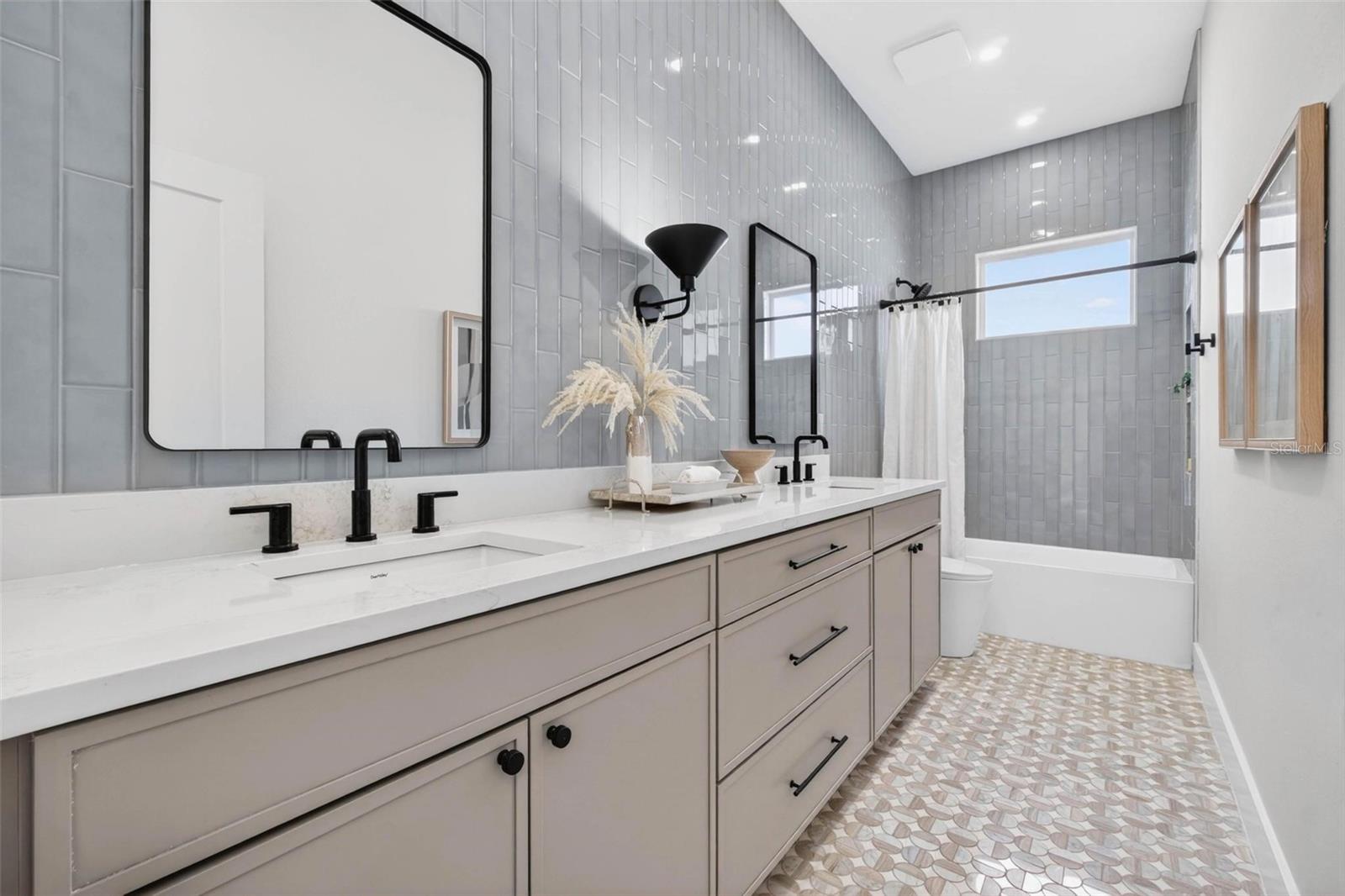 4365 IRIS ST N — photo 28