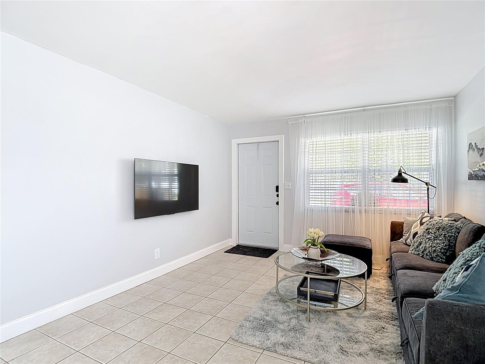 220 SE JEFFERSON CIR N — photo 4