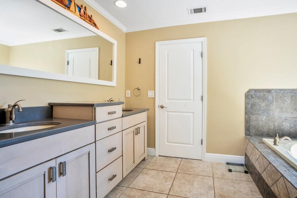 3858 SHORE BLVD — photo 35