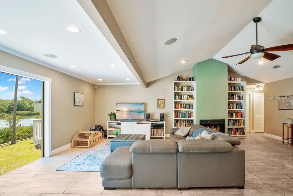 3858 SHORE BLVD — photo 11