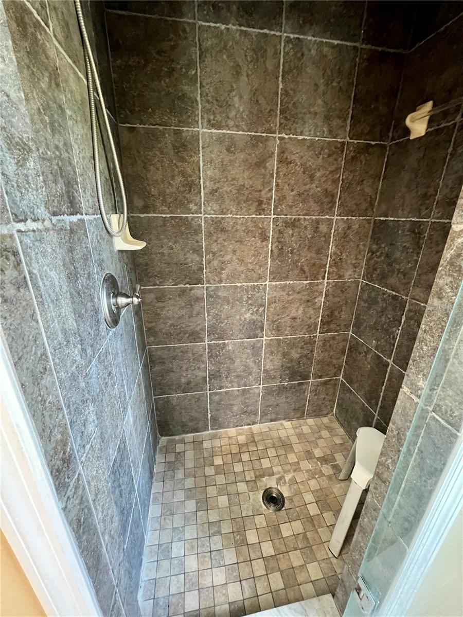 3858 SHORE BLVD — photo 37