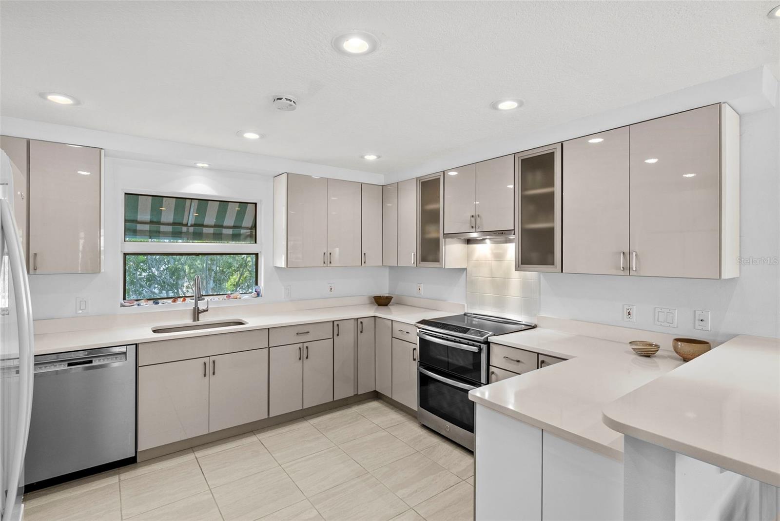1304 PASS A GRILLE WAY — photo 18
