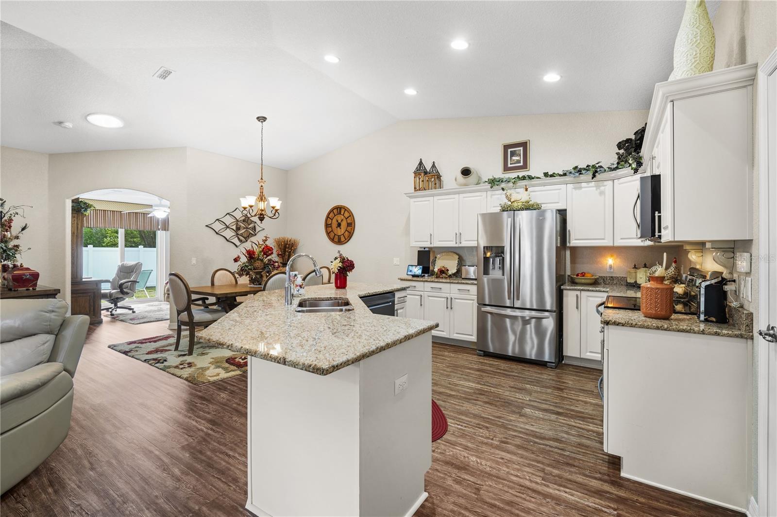 6781 BASSWOOD CIR — photo 3