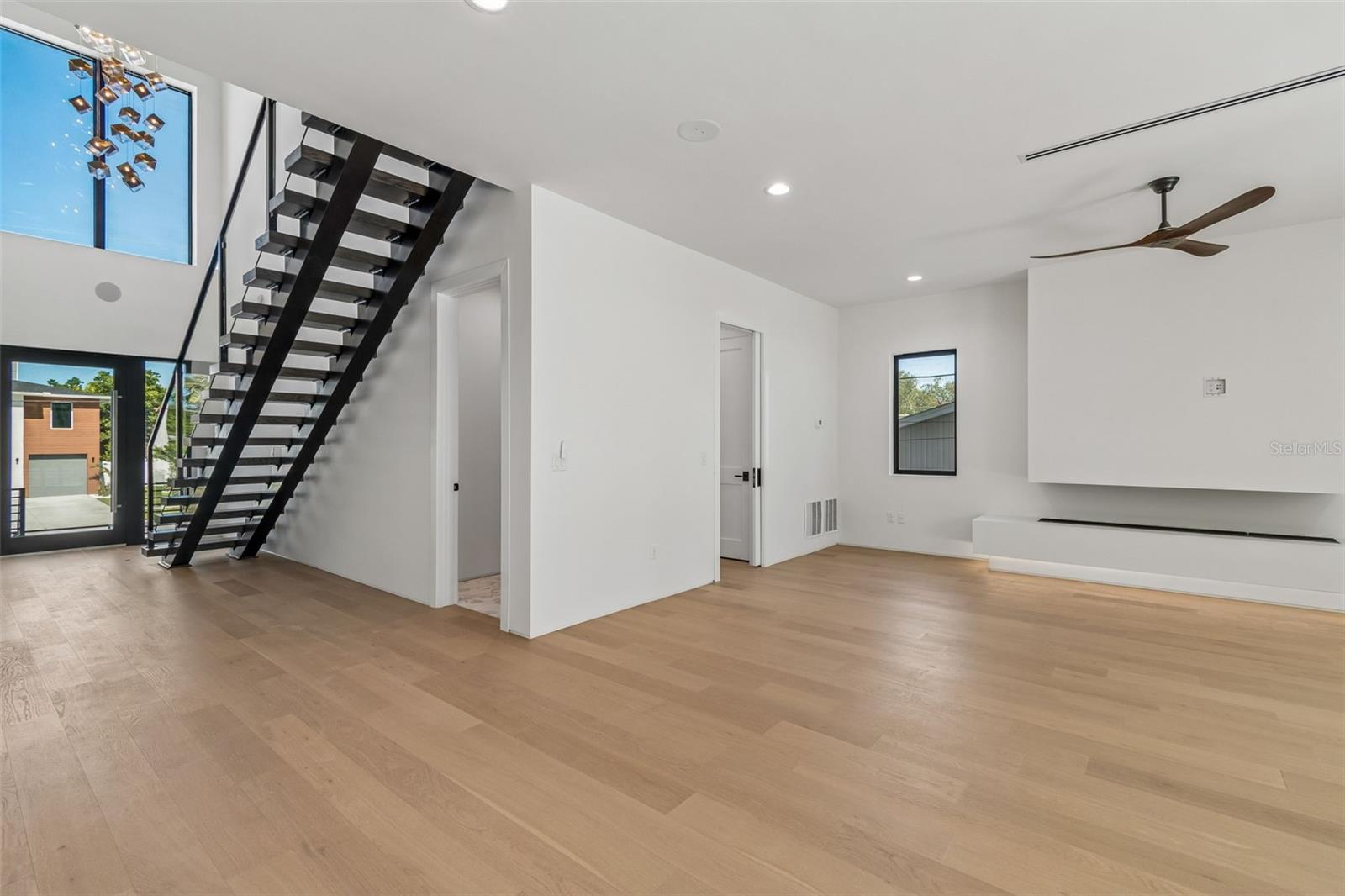 206 S TREASURE DR — photo 7