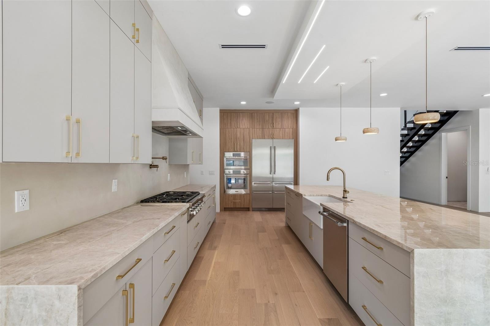 206 S TREASURE DR — photo 15