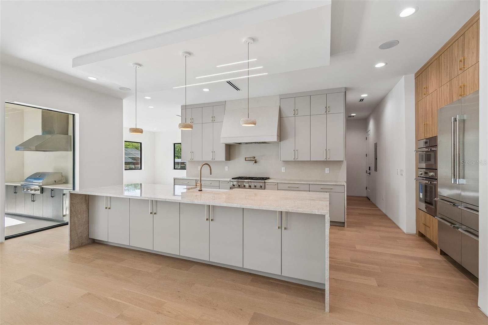 206 S TREASURE DR — photo 12