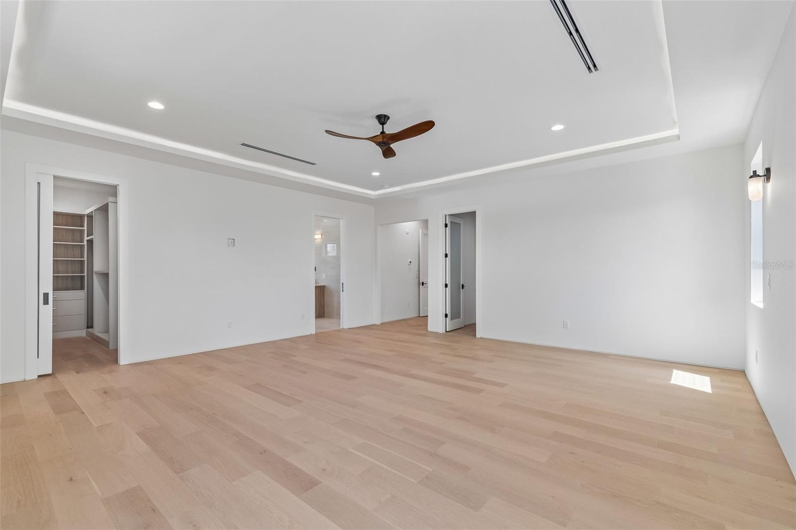 206 S TREASURE DR — photo 36