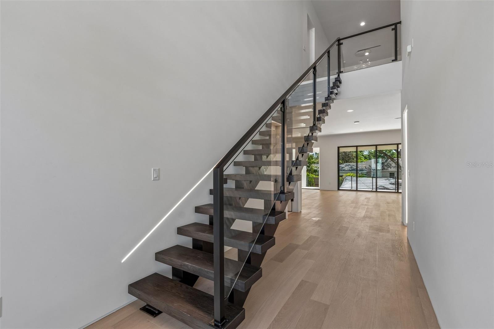 206 S TREASURE DR — photo 4