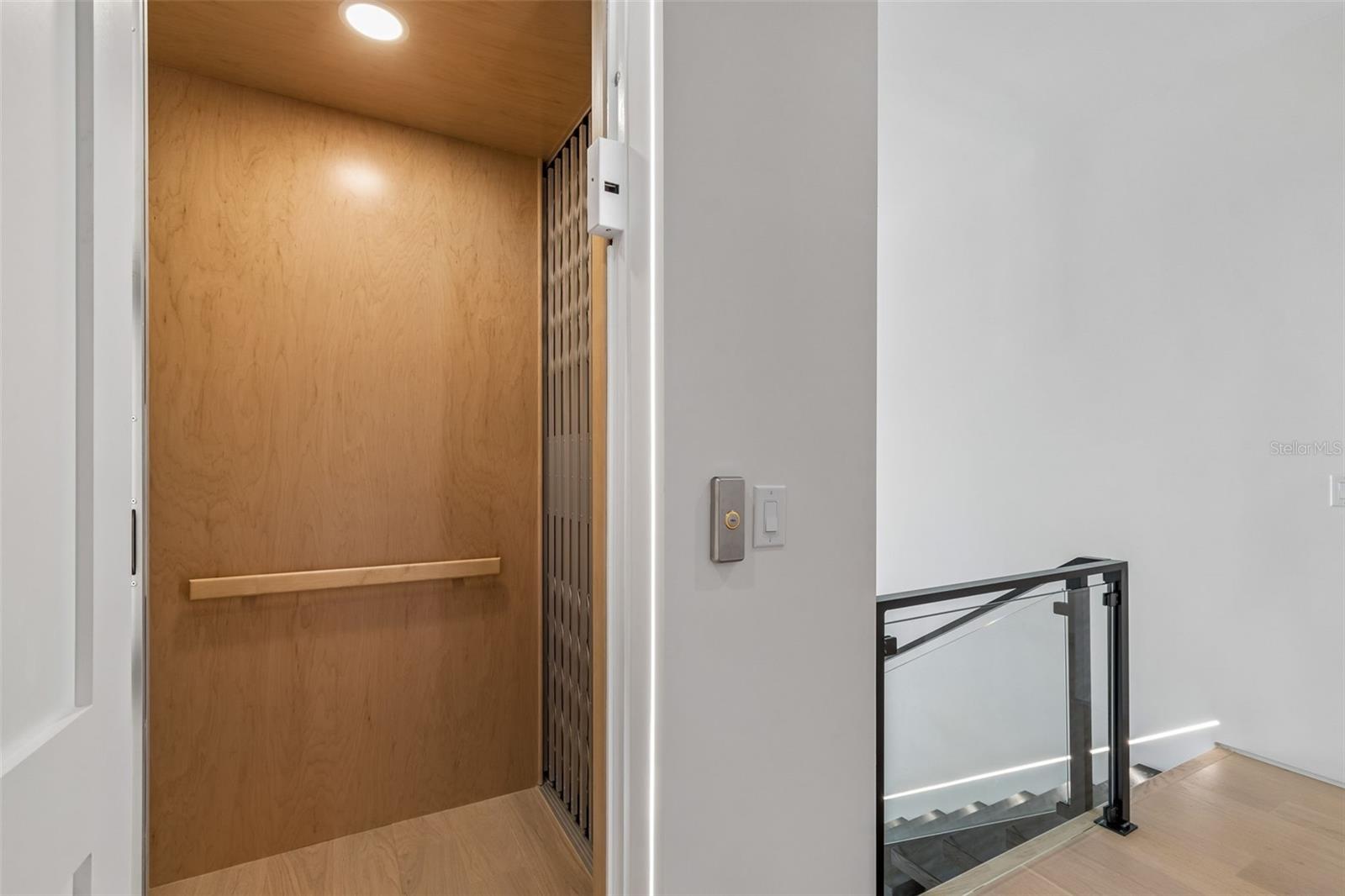 206 S TREASURE DR — photo 32
