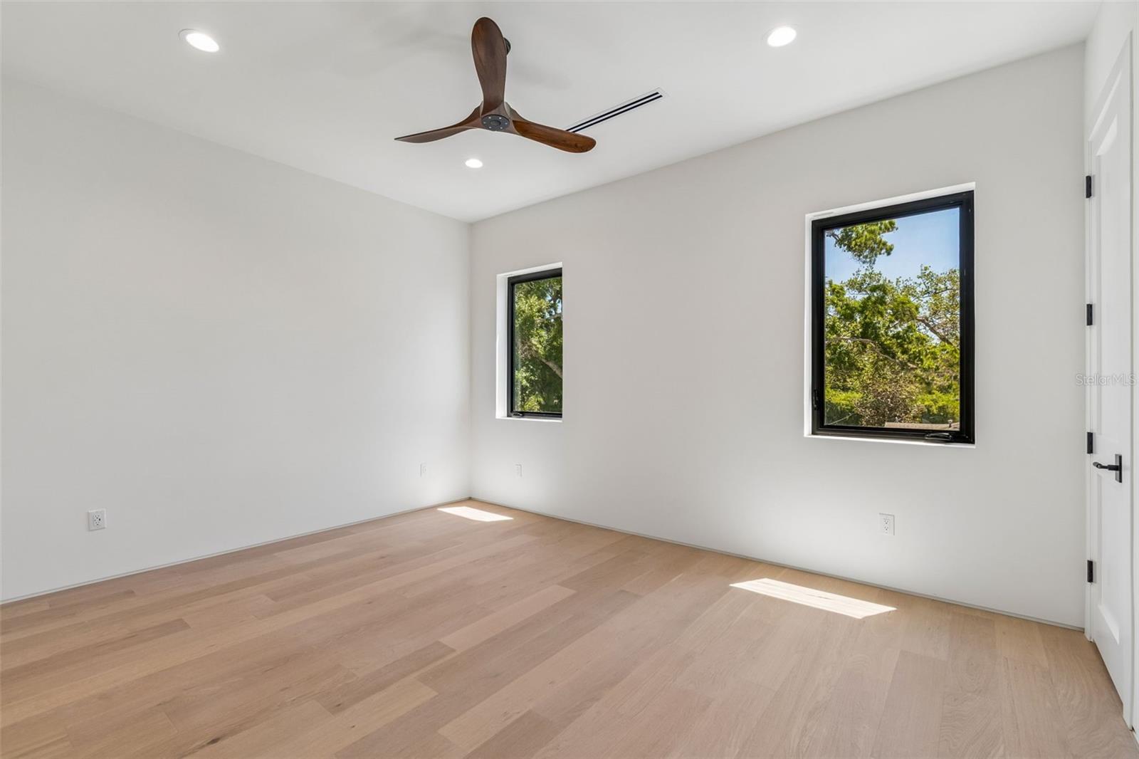 206 S TREASURE DR — photo 46