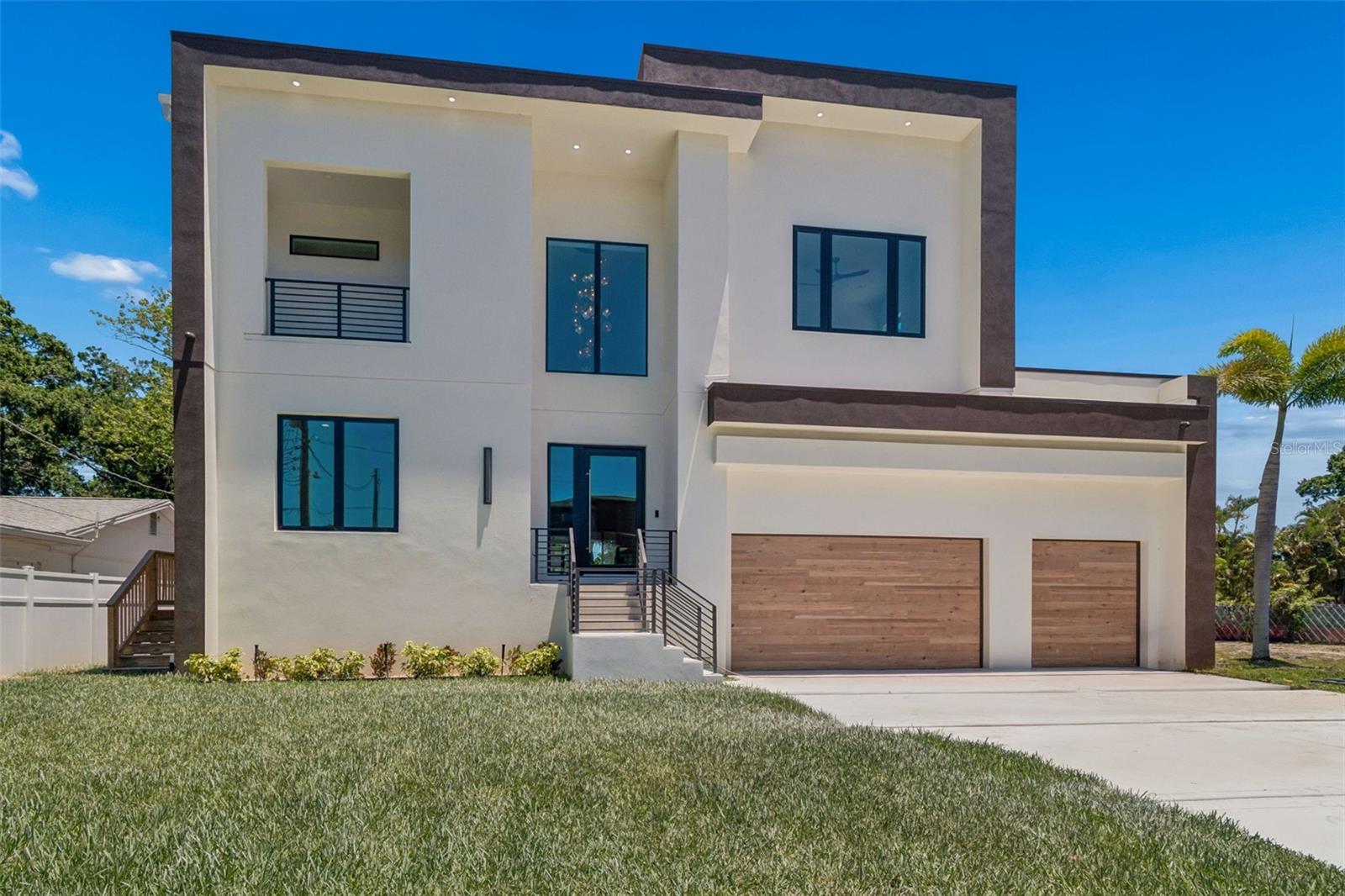 206 S TREASURE DR — photo 2