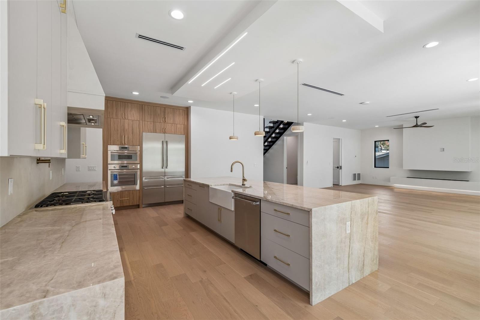 206 S TREASURE DR — photo 16