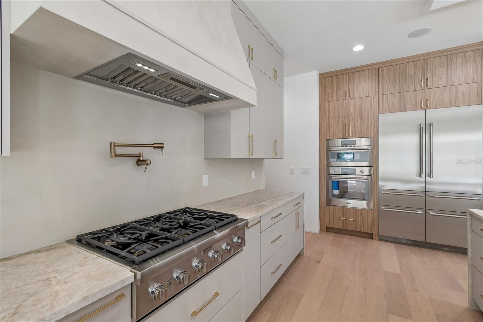 206 S TREASURE DR — photo 20