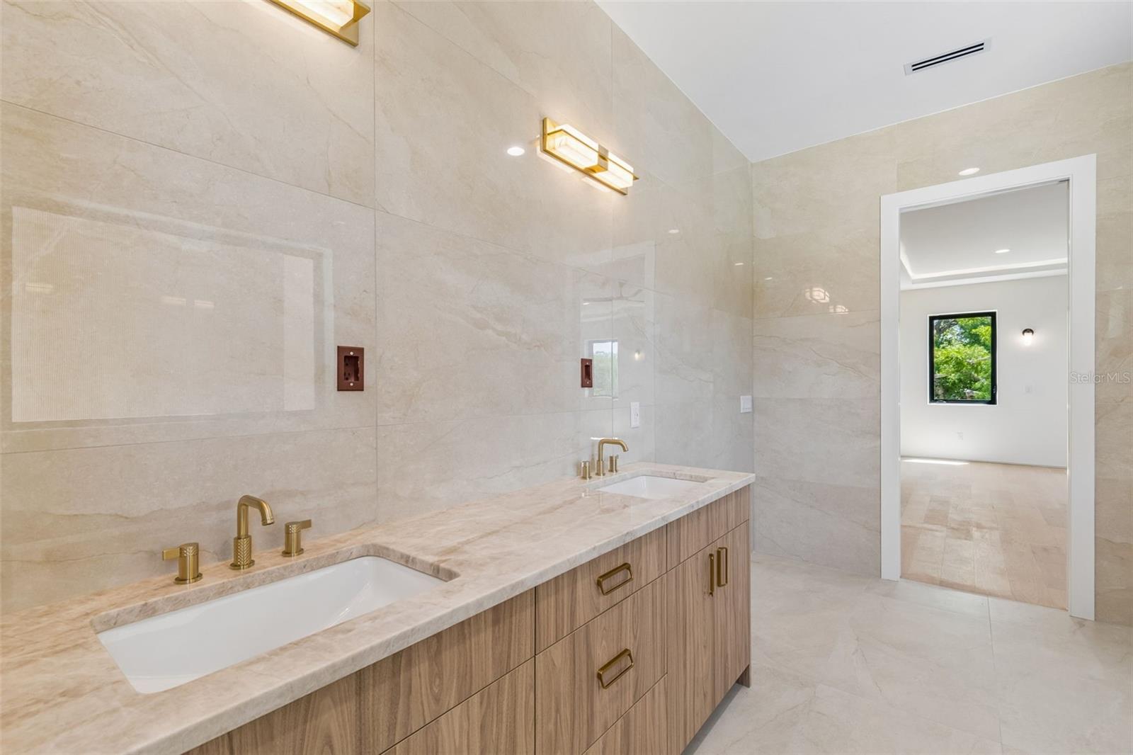 206 S TREASURE DR — photo 44