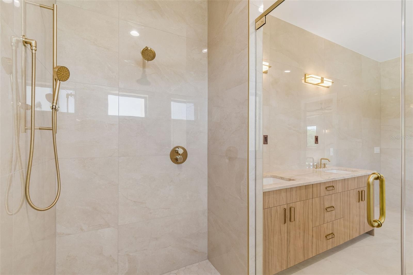 206 S TREASURE DR — photo 43