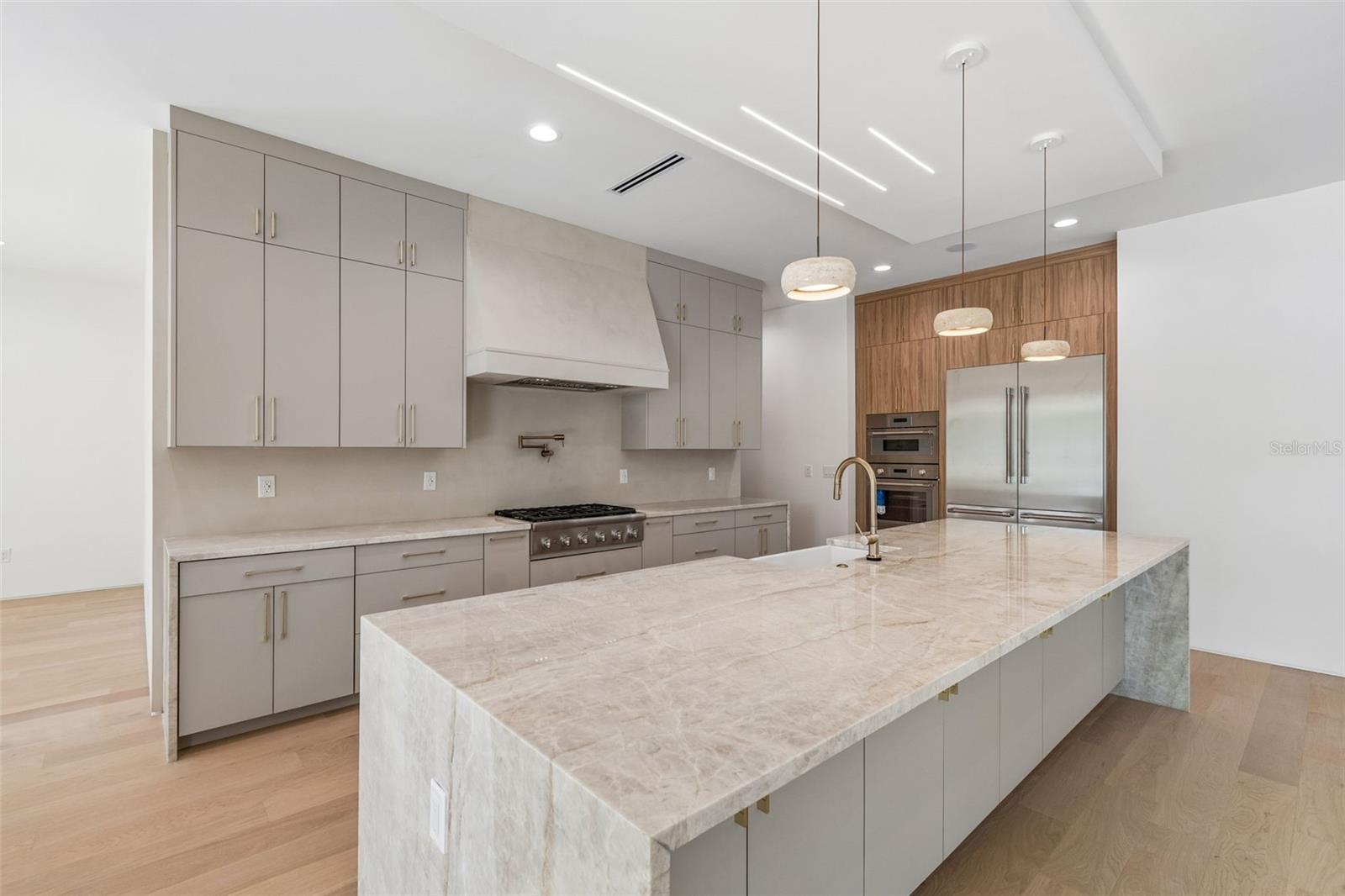 206 S TREASURE DR — photo 13