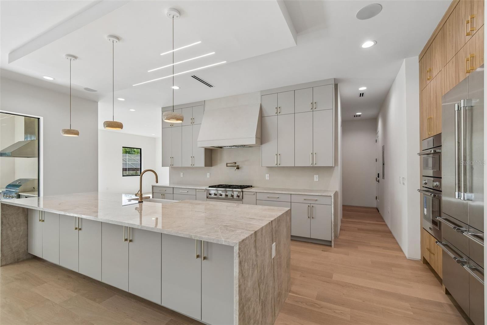 206 S TREASURE DR — photo 18